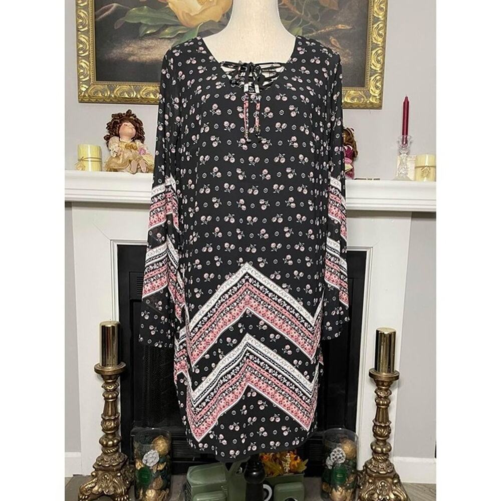 Xhilaration Women’s Black Floral Dress Bell Sleeve V-Neck Size XXL Under Slip